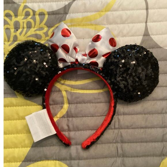 NWOT Classic Disney Parks Black Sequin Red Polkadot White Satin Ear Headband